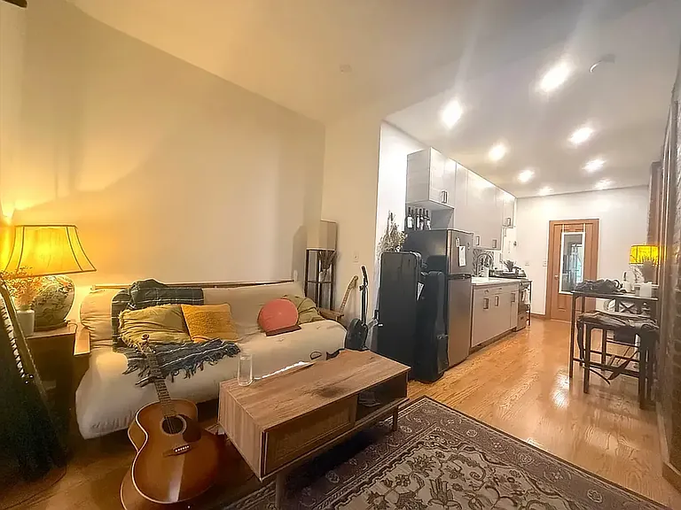 261 E 10th St #18 — Photo 6
