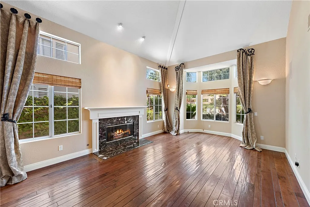 4 bed, 3204 sqft, $6,400 — Photo 1