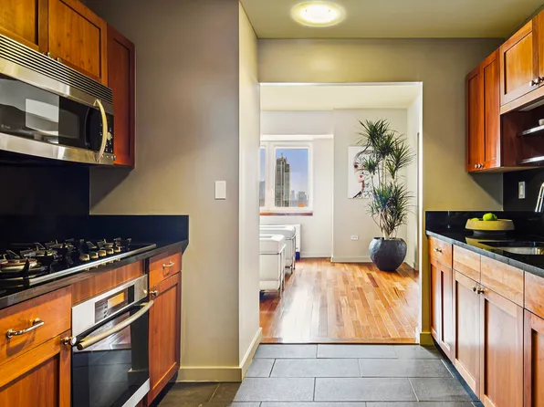 425 5th Avenue image 6 of 25