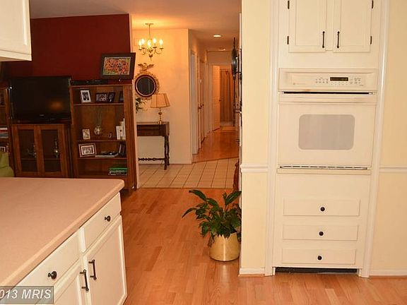 4th image of 842 Singing Hills Ct