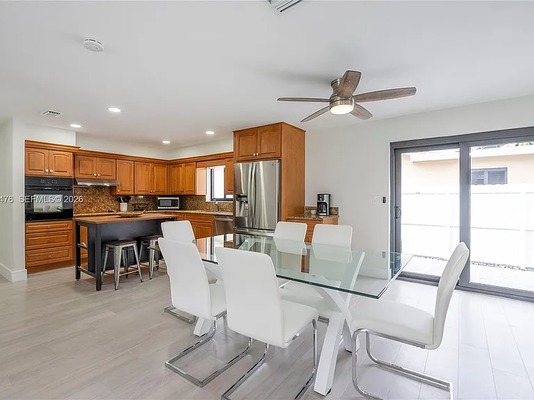 510 SE 3rd Ave — Photo 8
