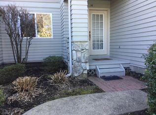 14 Harker Hill Dr, Hamburg, NJ 07419