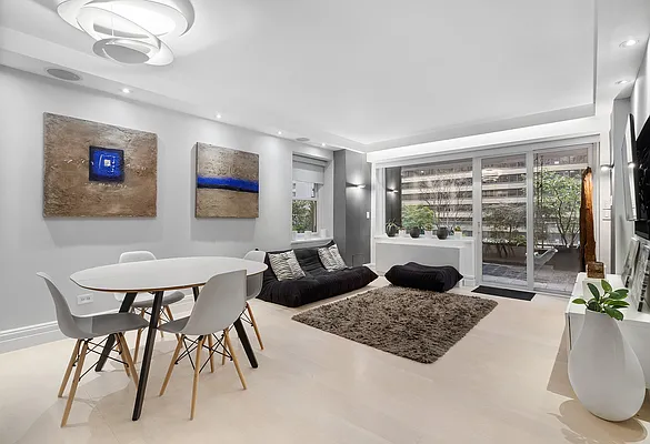 Rented by Compass | media 24