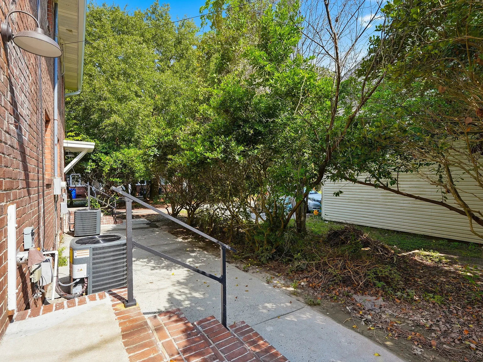 2 bed, 1.5 bath, 1000 sqft, $1,575 — Photo 2