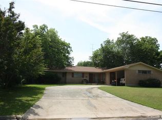 1211 Elmwood St, Gainesville, TX 76240