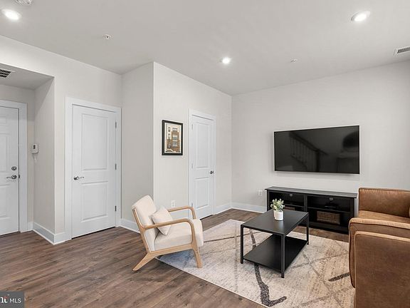 3rd image of 16160 Columbus Ave
