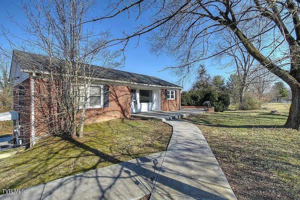 5 bed, 2960 sqft, $2,500 — Photo 3