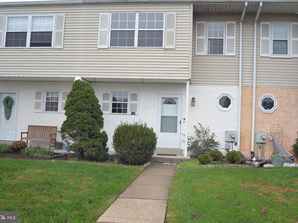 1st image of 332 Carlyn Ct