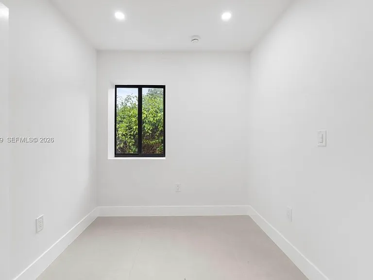417 NW 81st St — Photo 5