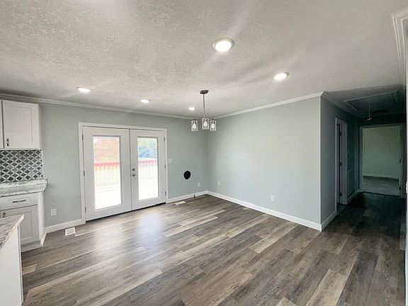 5th image of 262 South Dr