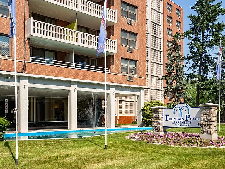 Fountain Place Apartments — Photo 30