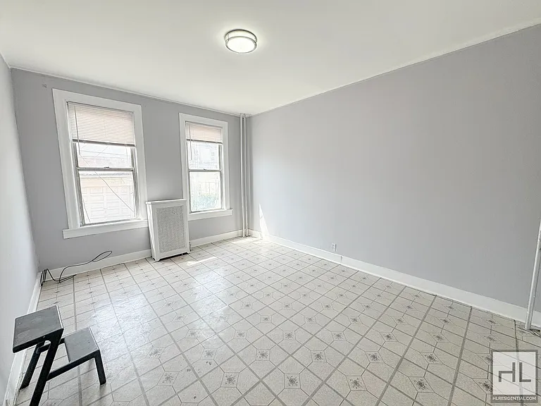 622 E 3rd St #A — Photo 2