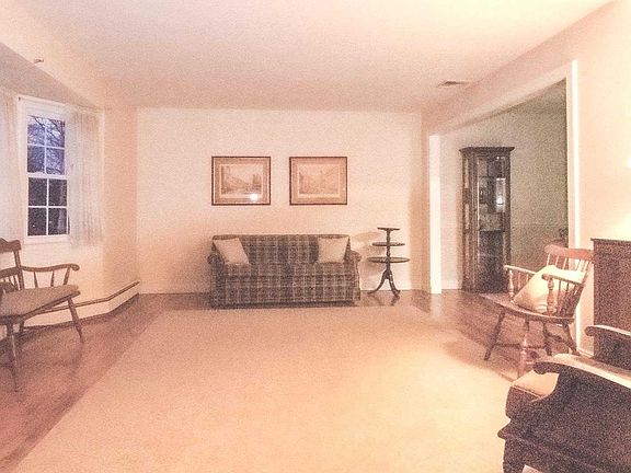 3rd image of 26 Eklund Blvd