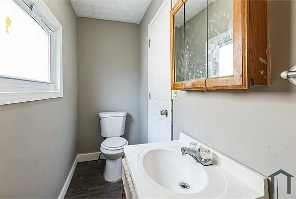 9418 Easton Ave — Photo 16