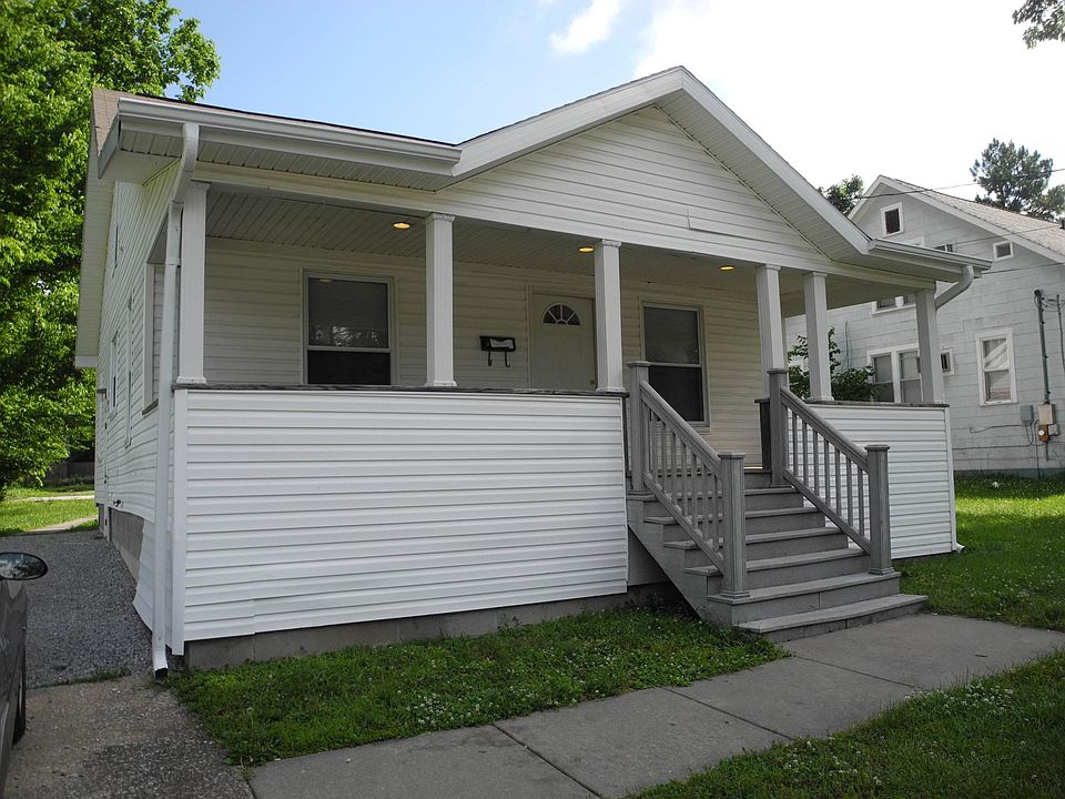 Spacious South Facing Front Porches fronts W Sycamore Street