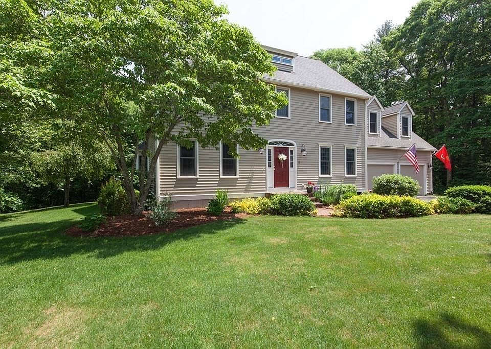 1st image of 8 Carriage House Ln