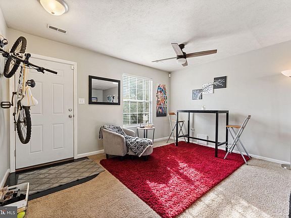 5th image of 448 Cromwell Ct