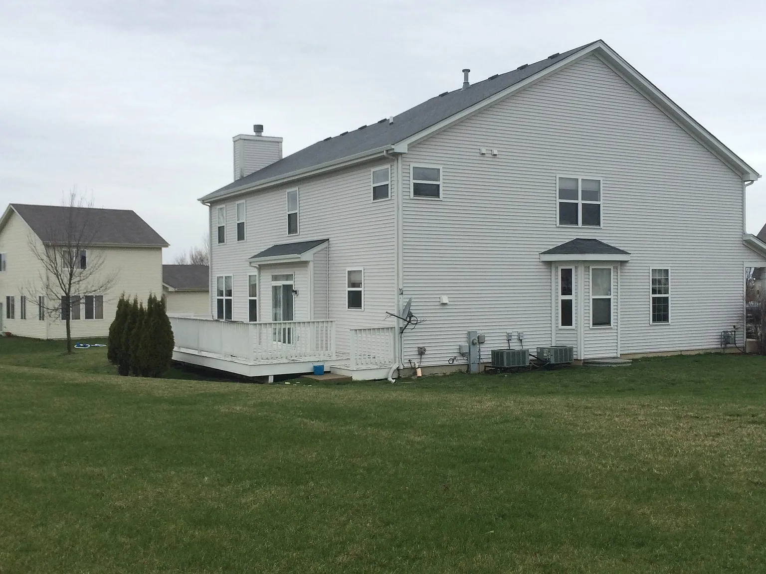 4 bed, 2.5 bath, 3665 sqft, $4,000 — Photo 2