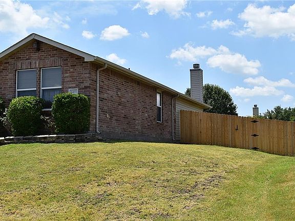 3rd image of 1413 Primrose Ln