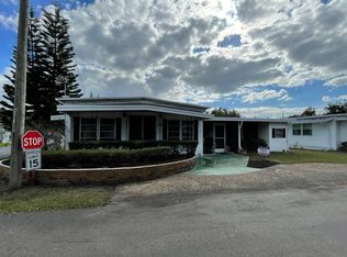 51 Heron Dr, Tavares, FL 32778