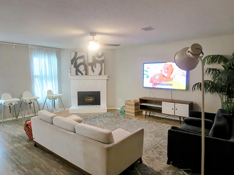 2348 White Oak Dr — Photo 7