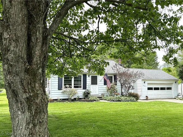 111 Fairview Rd, Chagrin Falls, OH 44022