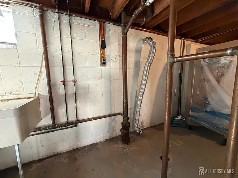830 2nd St — Photo 30