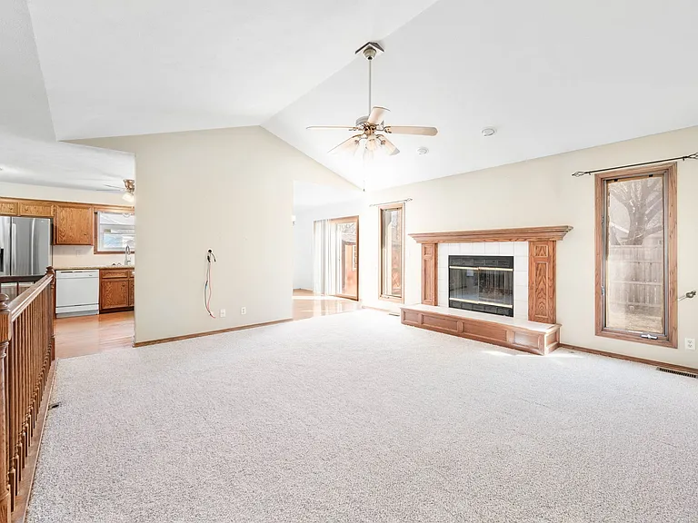1814 N Redbarn Ln — Photo 2