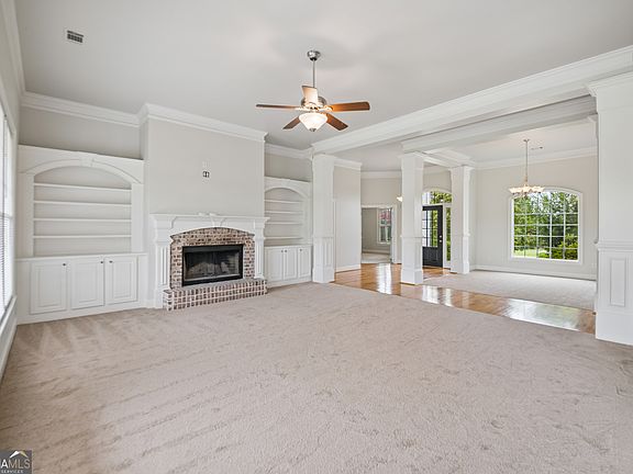 5th image of 1040 E Magnolia Loop
