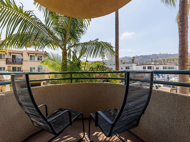 8132 Camino Del Sol #D — Photo 11