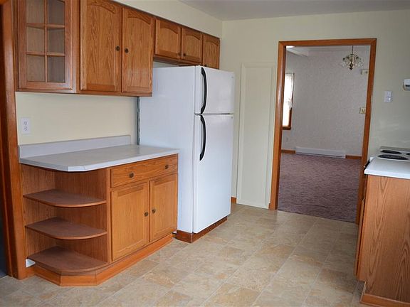 3rd image of 183 Saratoga Ave