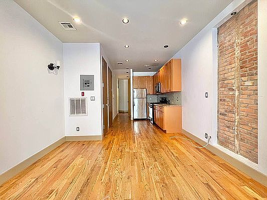2nd image of 131 Menahan St APT 3R