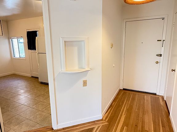 4th image of 417 Lake St APT 1