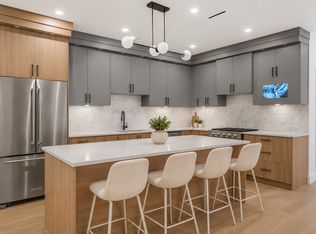 6176 Elgin Ave #4, Burnaby, BC V5H 3S4