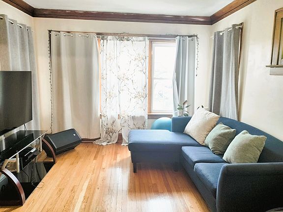 2nd image of 4603 S Sacramento Ave