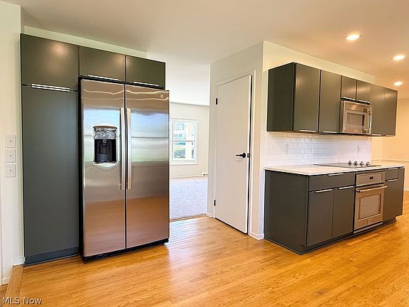 3rd image of 3887 Greenmont Dr SE