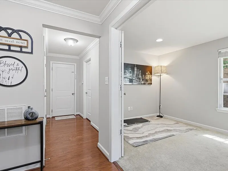 4 bed, 2134 sqft, $3,300 — Photo 4