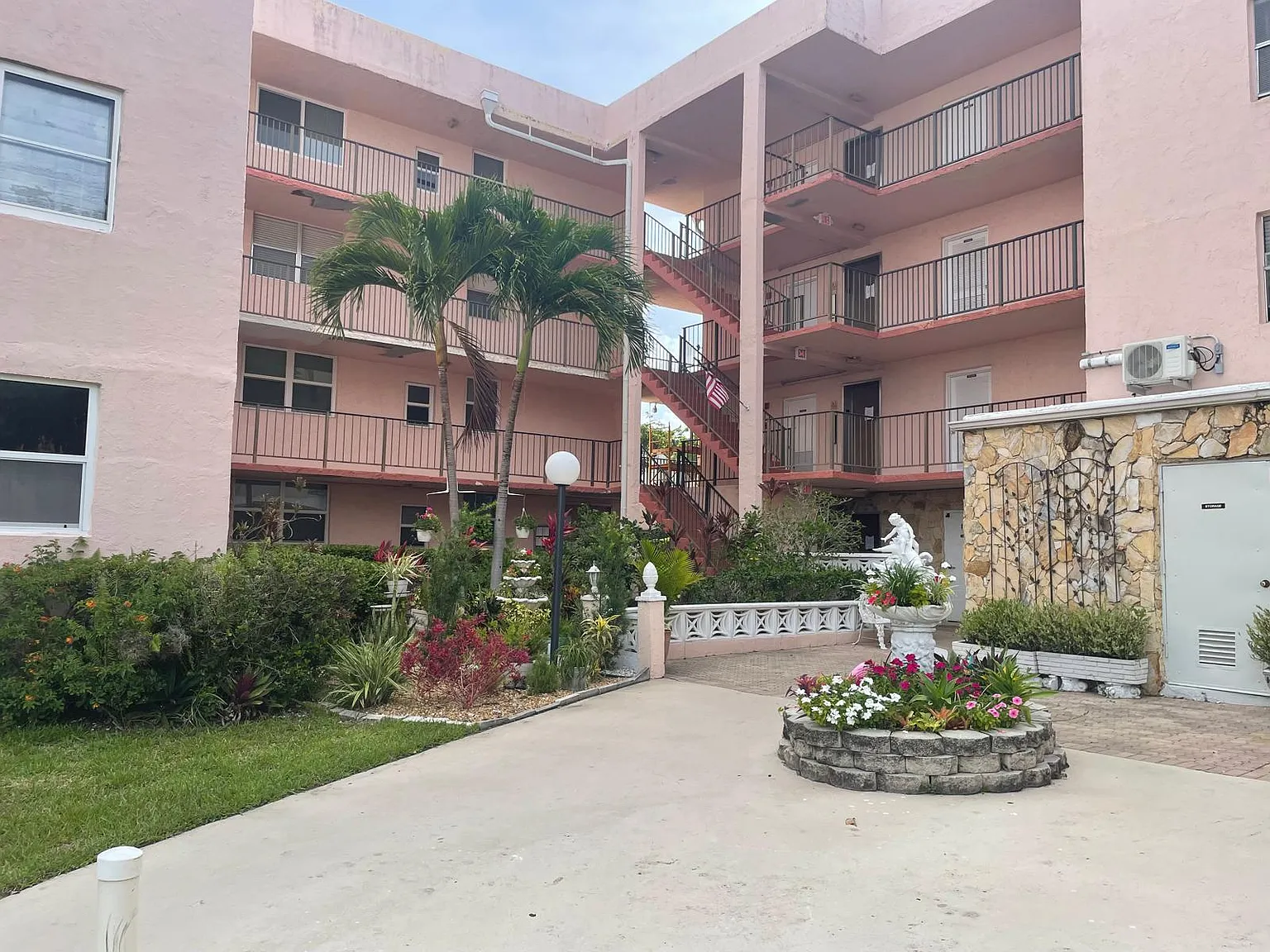 2 bed, 2.0 bath, 865 sqft, $1,650 — Photo 2