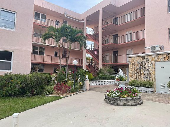 2nd image of 2851 Somerset Drive #111