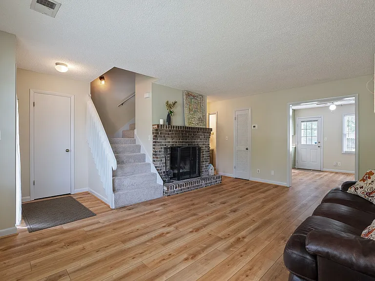 1712 Ward Ave NE #1 — Photo 2