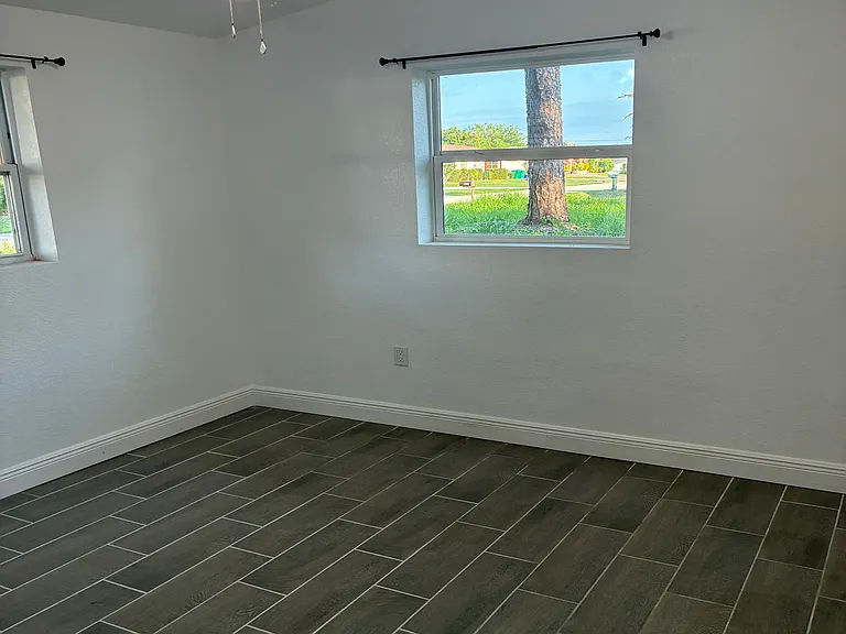 3287 Great Neck St — Photo 11