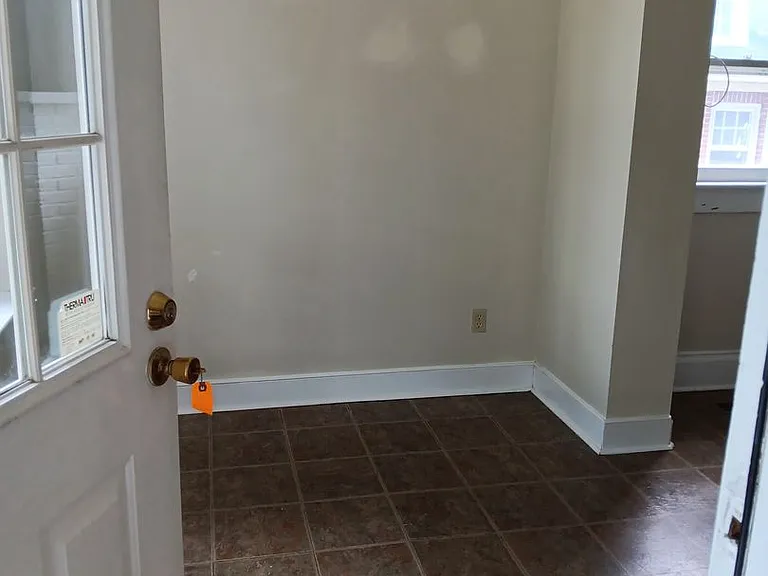 109 Observatory Ave — Photo 2