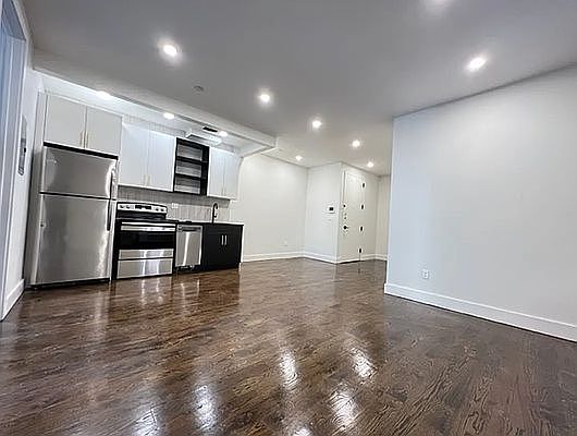 2nd image of 335 Woodbine St #1D