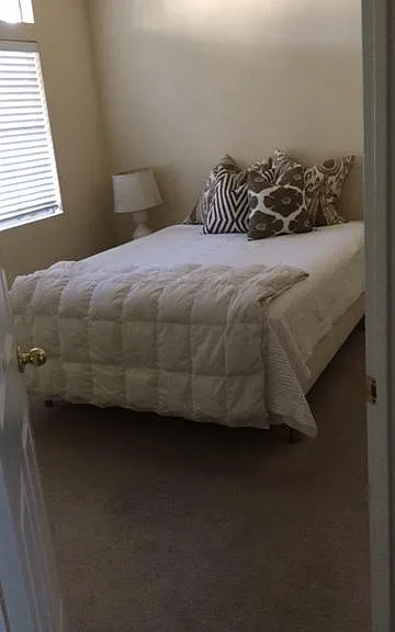 Renters : Bedroom without Furniture