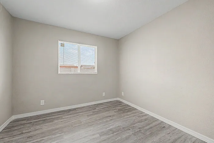 8819 W Avalon Dr — Photo 15