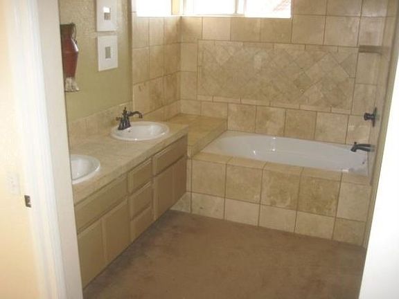 3rd image of 210 Royal Glen Dr