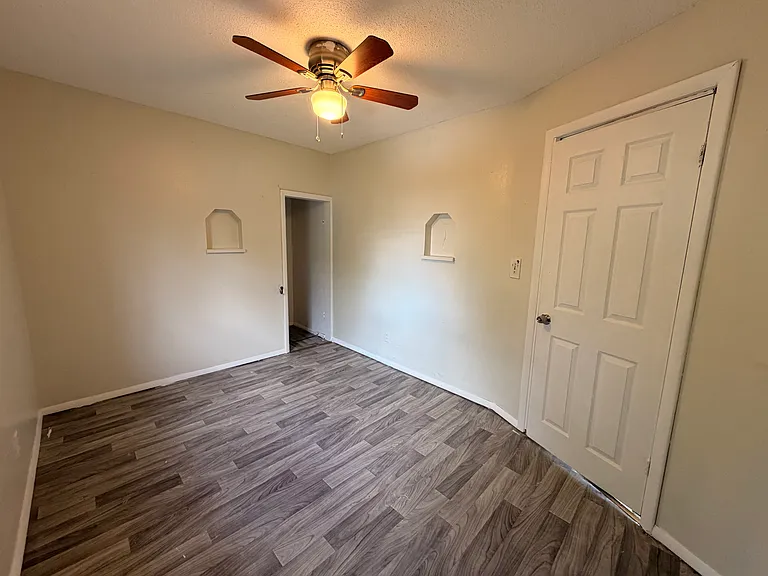 1455 Oak St — Photo 13