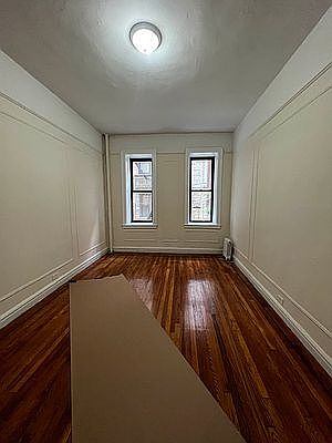 4th image of 4857 Broadway