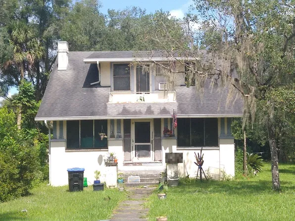 377 W Retta St, De Leon Springs, FL 32130