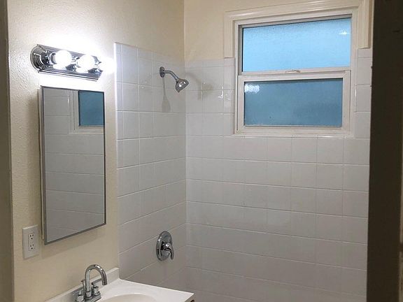 5th image of 620 San Gabriel Blvd